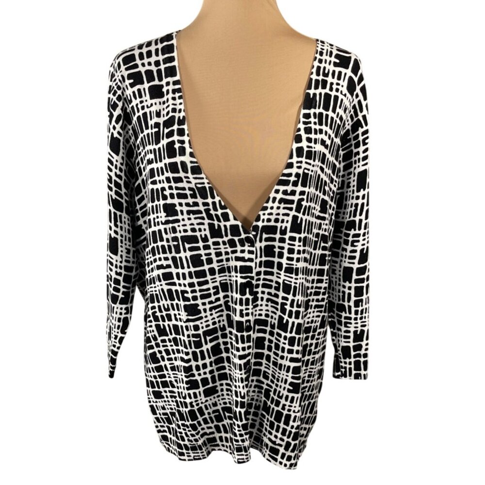 Avenue Cardigan Sweater V-Neck Button Size 14/16 Black White